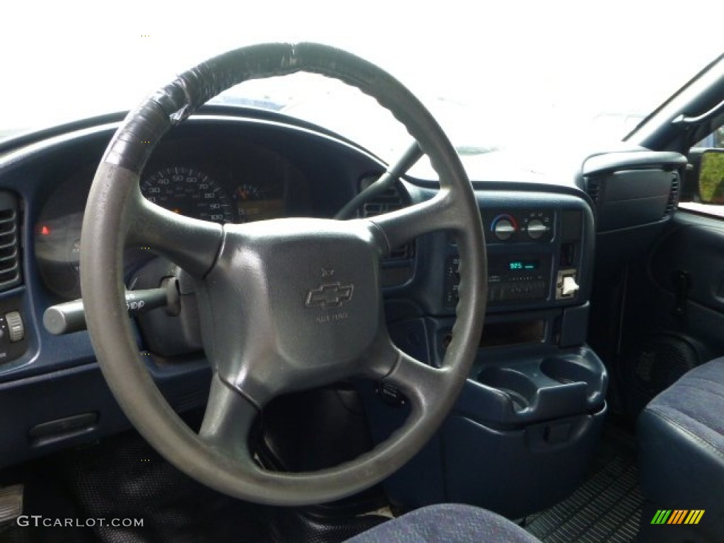 1999 Astro LS AWD Passenger Van - Ivory White / Blue photo #7
