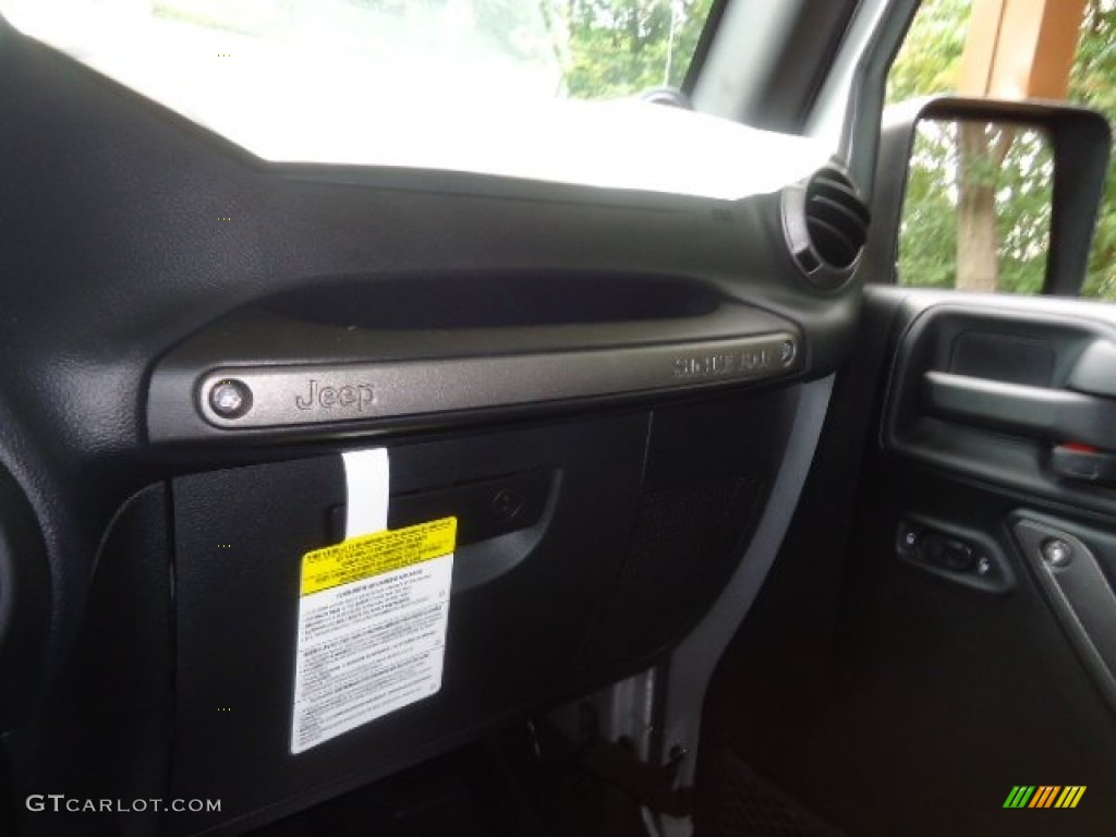 2012 Wrangler Sport S 4x4 - Bright Silver Metallic / Black photo #30