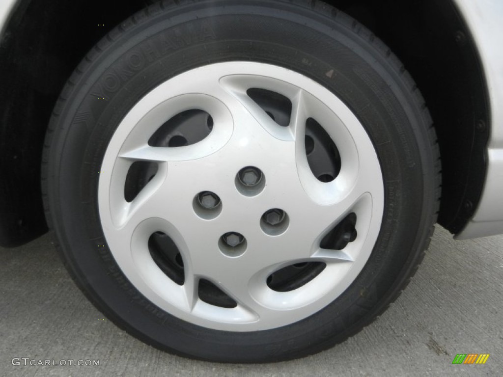 2002 Saturn S Series SL2 Sedan Wheel Photos