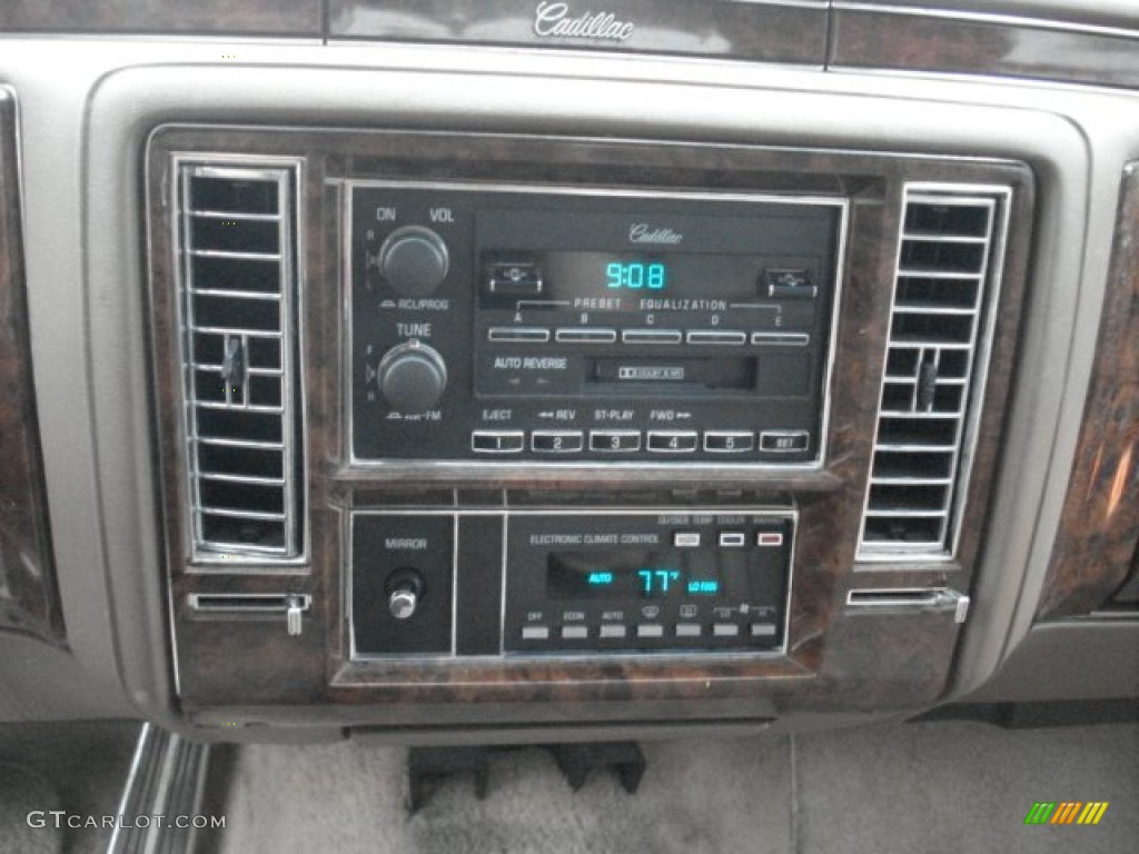 1991 Cadillac Brougham Standard Brougham Model Controls Photo #68284016