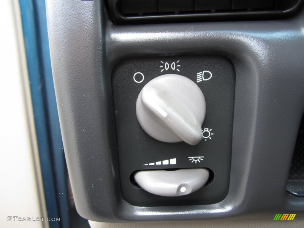 2002 Pontiac Montana Standard Montana Model Controls Photo #68294747