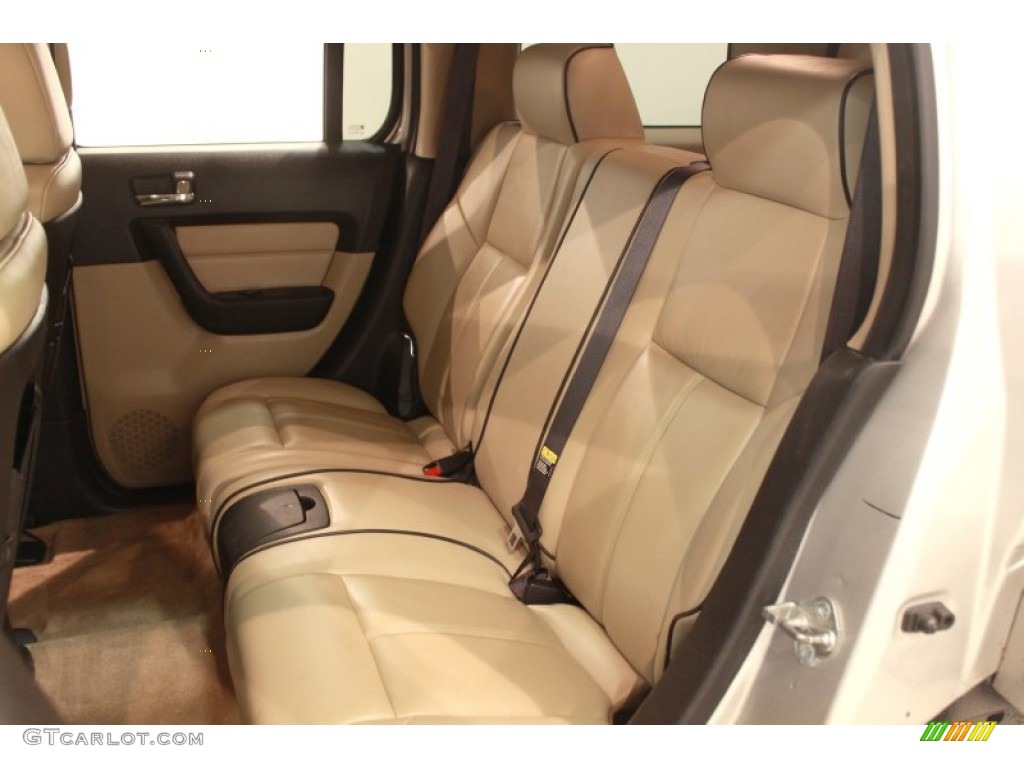 2006 Hummer H3 Standard H3 Model Rear Seat Photo #68295782