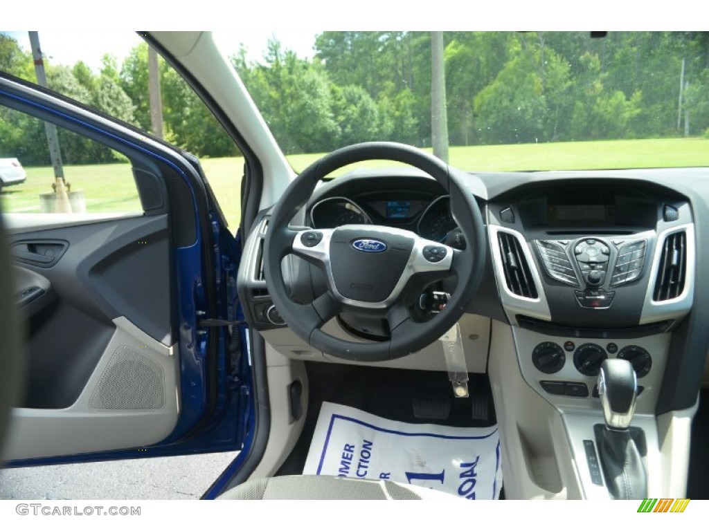 2012 Focus SE Sedan - Blue Candy Metallic / Stone photo #12