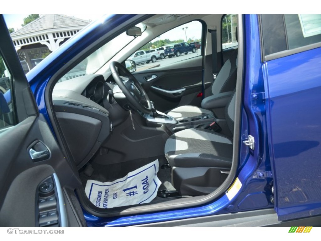 2012 Focus SE Sport Sedan - Blue Candy Metallic / Two-Tone Sport photo #18