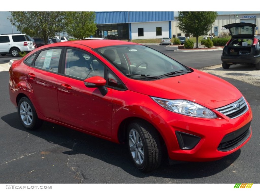 2013 Fiesta SE Sedan - Race Red / Charcoal Black/Light Stone photo #3