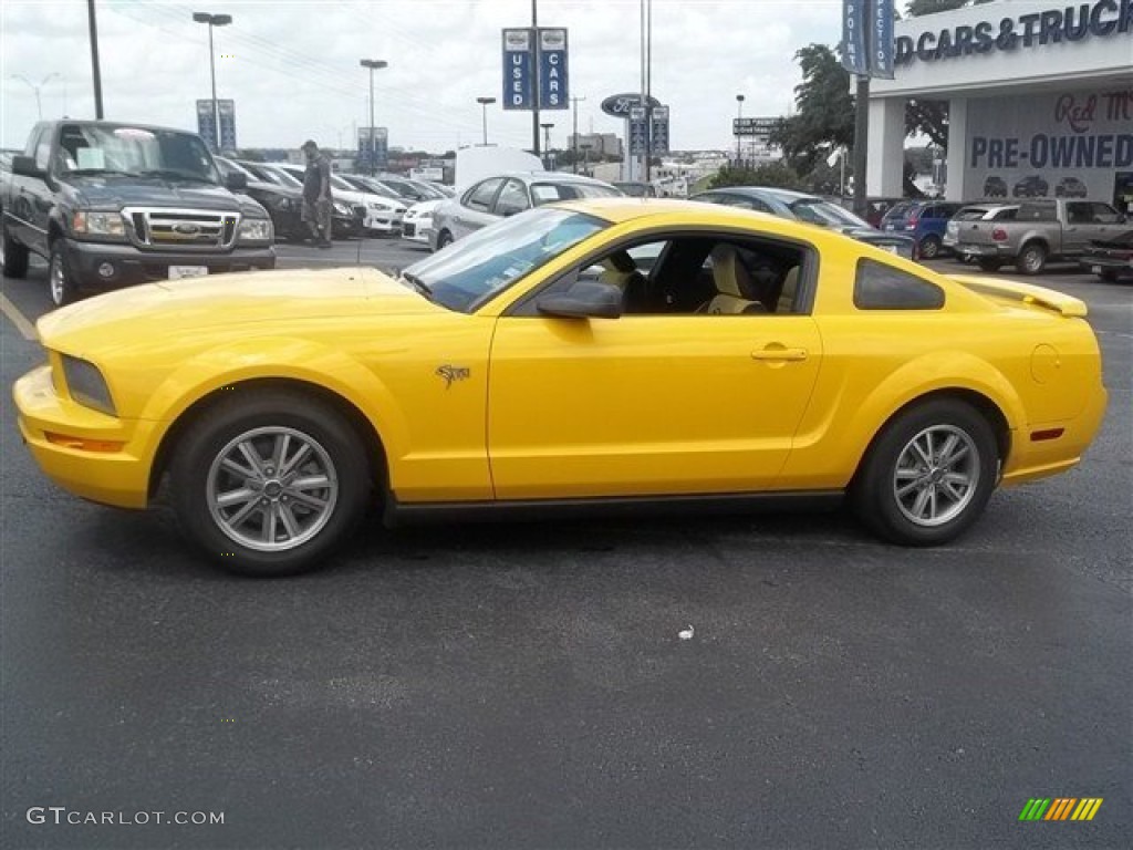 2005 Mustang V6 Premium Coupe - Screaming Yellow / Dark Charcoal photo #5