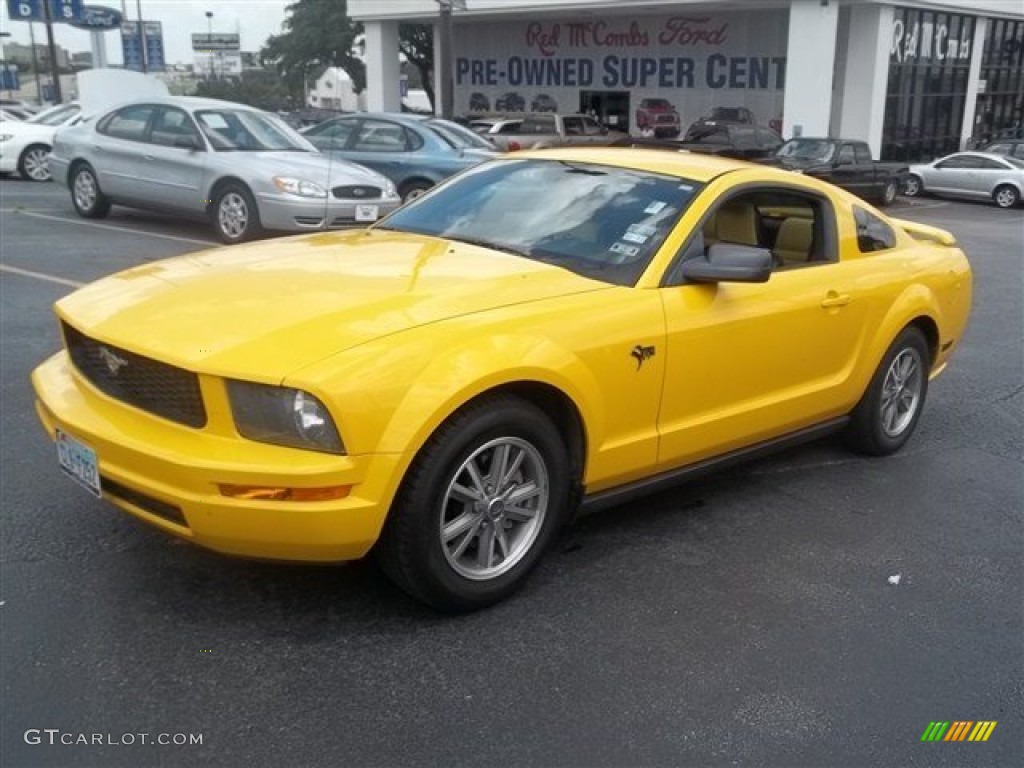 2005 Mustang V6 Premium Coupe - Screaming Yellow / Dark Charcoal photo #6
