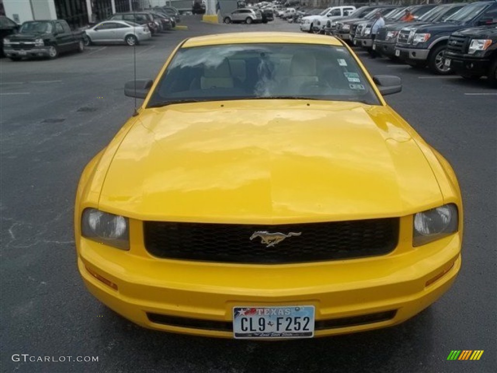 2005 Mustang V6 Premium Coupe - Screaming Yellow / Dark Charcoal photo #7
