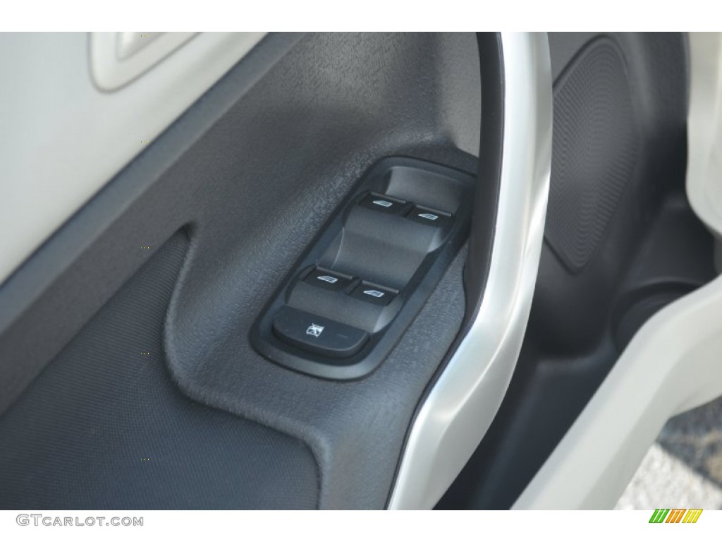 2013 Fiesta SE Sedan - Ingot Silver / Charcoal Black/Light Stone photo #17