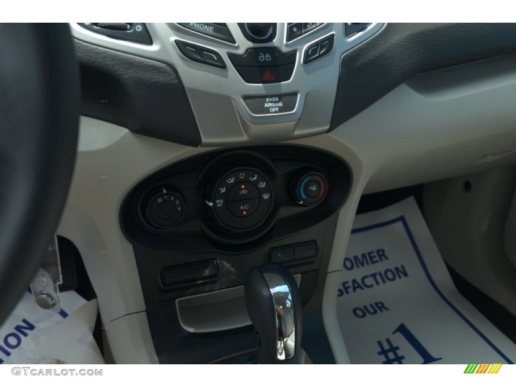 2013 Fiesta SE Sedan - Ingot Silver / Charcoal Black/Light Stone photo #24