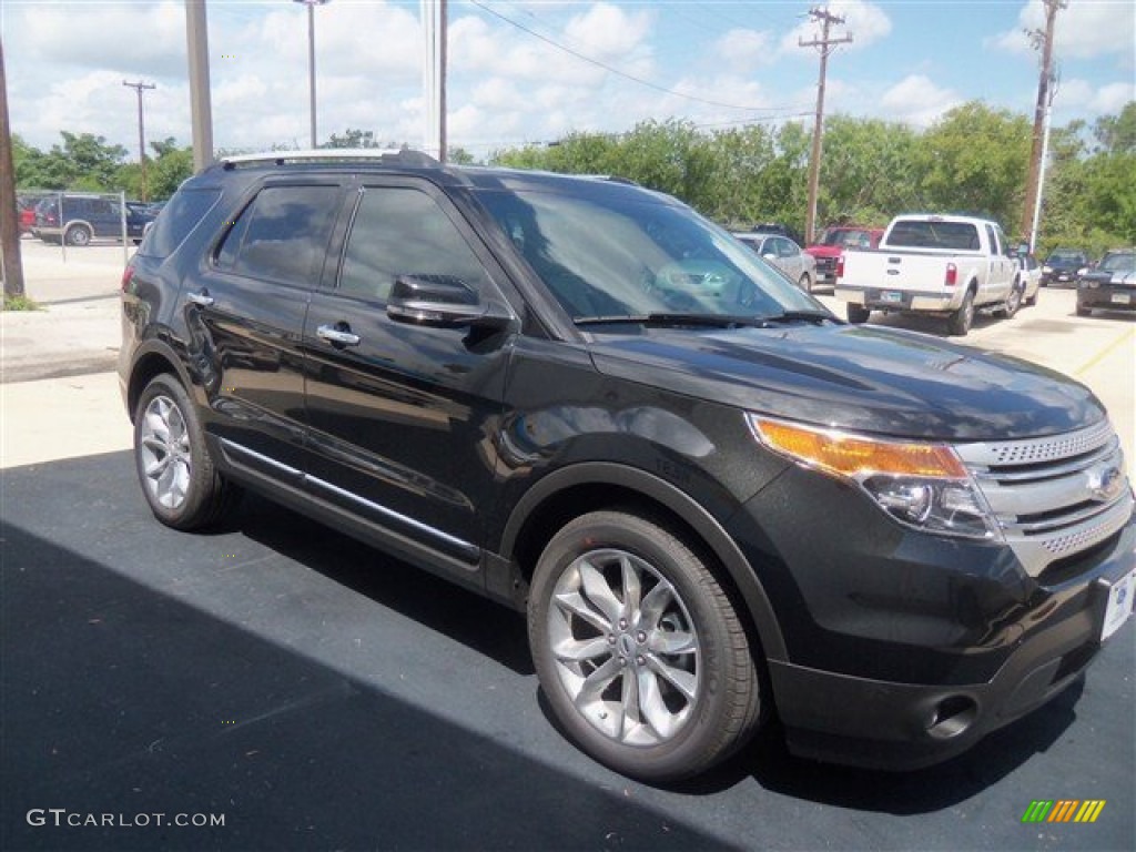 2013 Explorer XLT - Tuxedo Black Metallic / Medium Light Stone photo #7