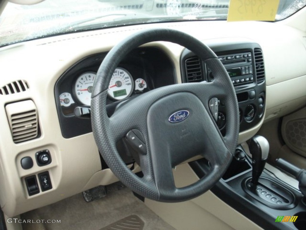 2007 Ford Escape XLS 4WD Medium/Dark Pebble Steering Wheel Photo #68306804