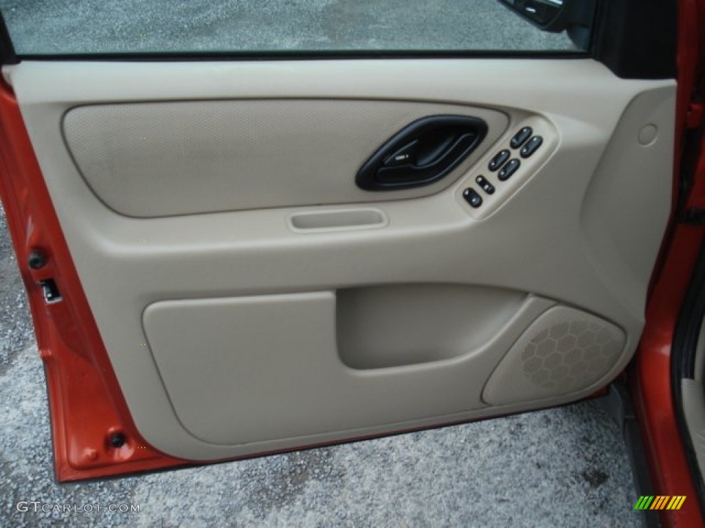 2007 Ford Escape XLS 4WD Medium/Dark Pebble Door Panel Photo #68306822