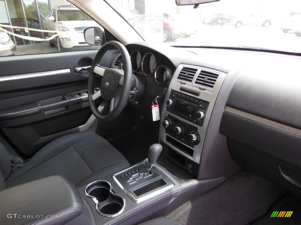 2009 Charger SE - Inferno Red Crystal Pearl / Dark Slate Gray photo #6