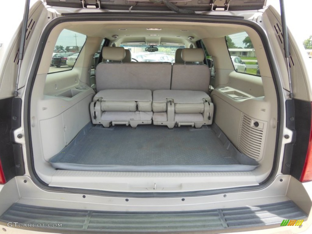 2009 Chevrolet Suburban LT Trunk Photos