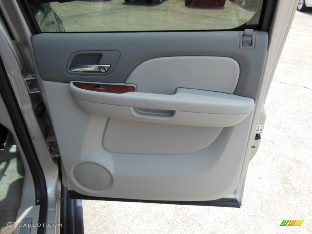 2009 Chevrolet Suburban LT Light Titanium/Dark Titanium Door Panel Photo #68307437