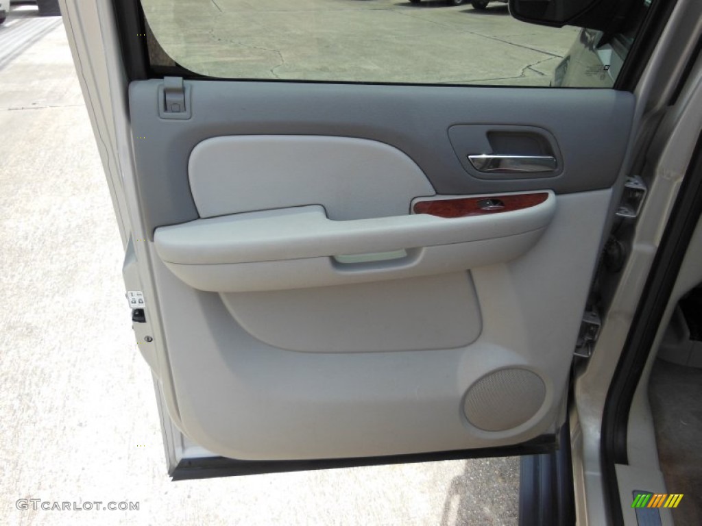 2009 Chevrolet Suburban LT Light Titanium/Dark Titanium Door Panel Photo #68307470