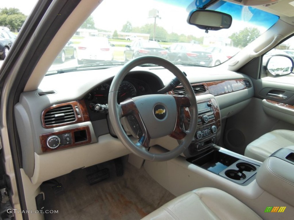 Light Titanium/Dark Titanium Interior 2009 Chevrolet Suburban LT Photo #68307479