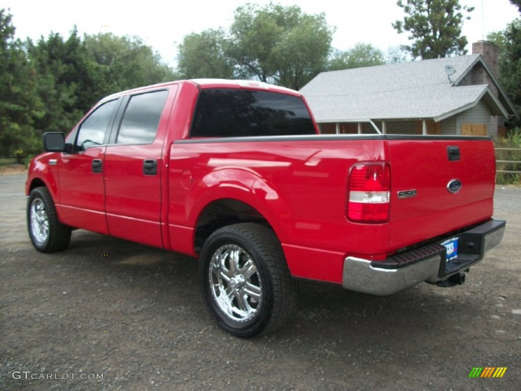 2005 F150 XLT SuperCrew - Bright Red / Medium Flint/Dark Flint Grey photo #4