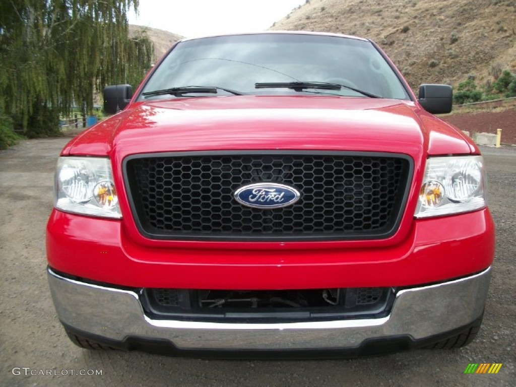 2005 F150 XLT SuperCrew - Bright Red / Medium Flint/Dark Flint Grey photo #6