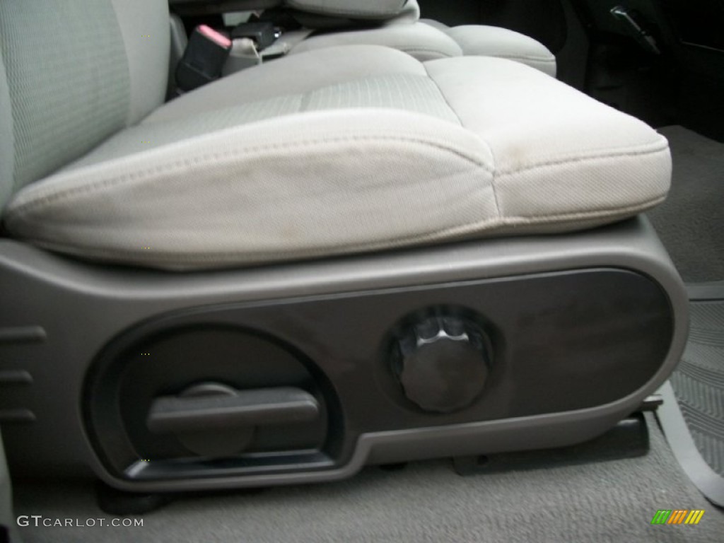 2005 F150 XLT SuperCrew - Bright Red / Medium Flint/Dark Flint Grey photo #24