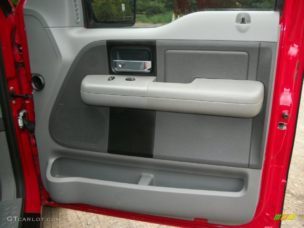 2005 F150 XLT SuperCrew - Bright Red / Medium Flint/Dark Flint Grey photo #25