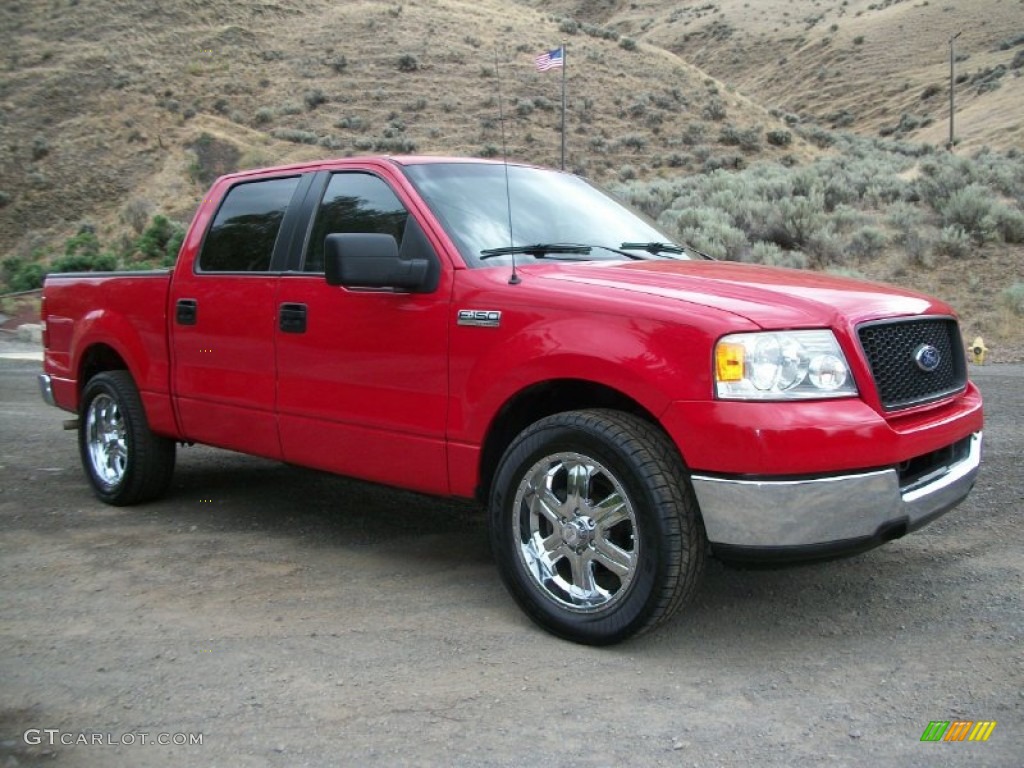 2005 F150 XLT SuperCrew - Bright Red / Medium Flint/Dark Flint Grey photo #35