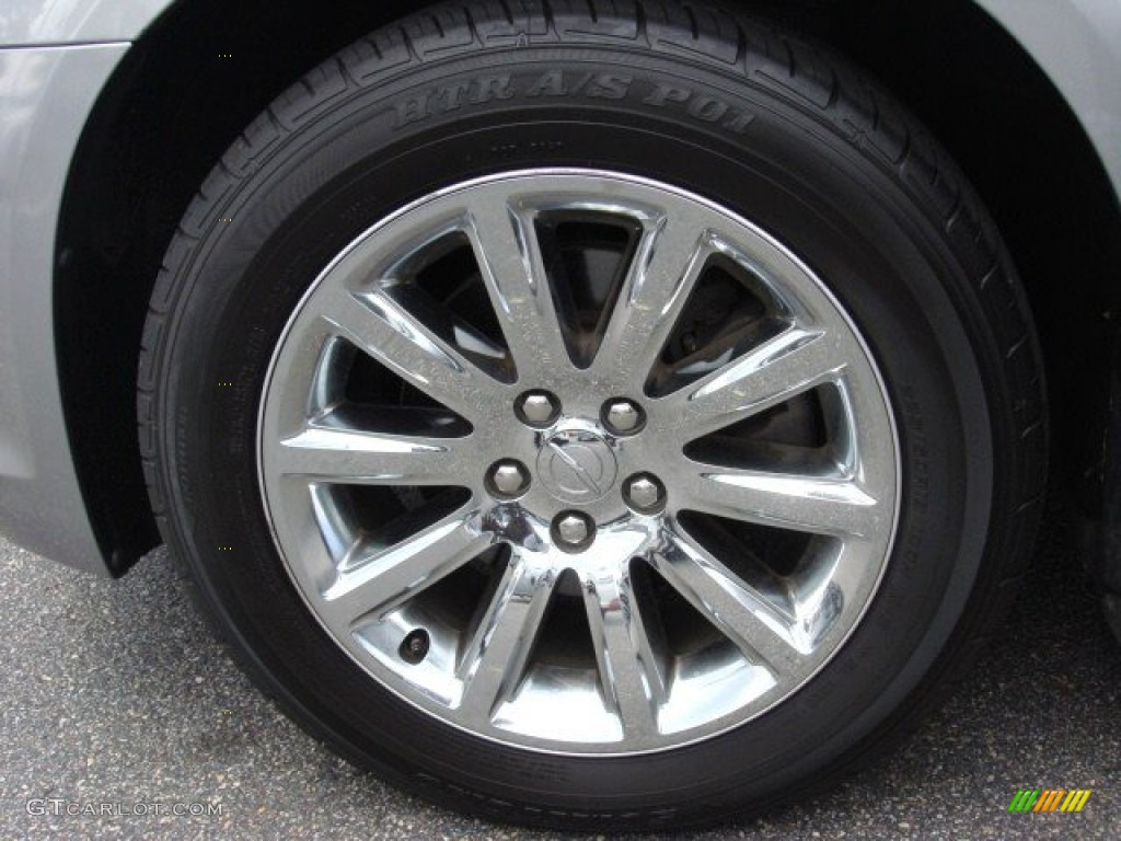 2011 Chrysler 300 Limited Wheel Photo #68325550