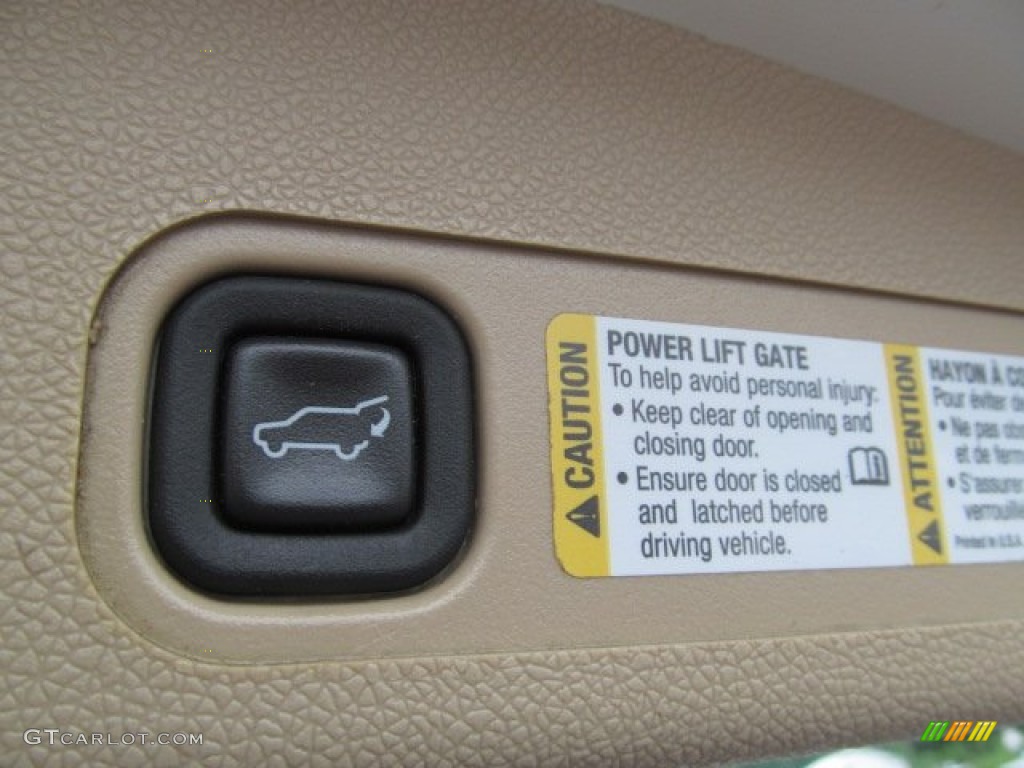 2009 Cadillac Escalade AWD Controls Photo #68327249