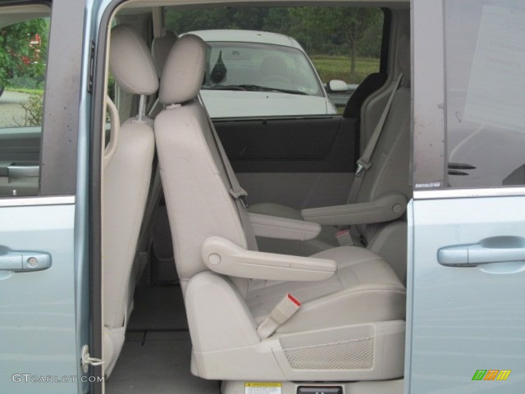 2008 Town & Country Touring Signature Series - Clearwater Blue Pearlcoat / Medium Pebble Beige/Cream photo #19