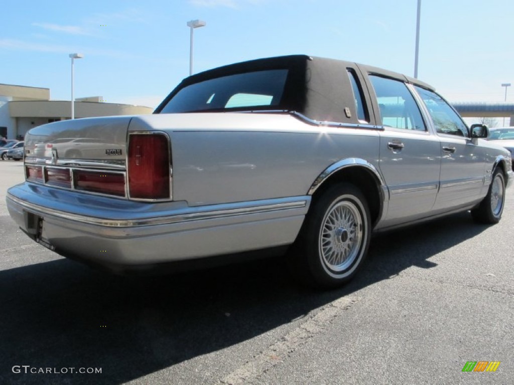 1997 Town Car Signature - Silver Frost Pearl Metallic / Slate Blue photo #3