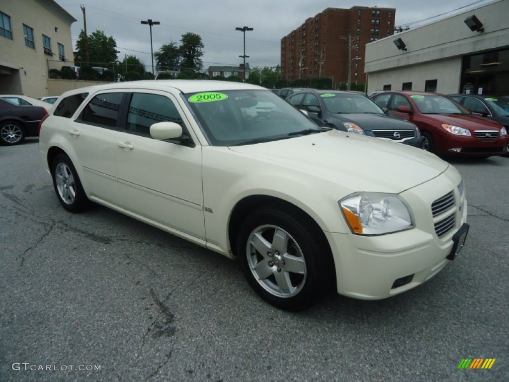 2005 Magnum SXT AWD - Cool Vanilla White / Dark Slate Gray/Medium Slate Gray photo #4