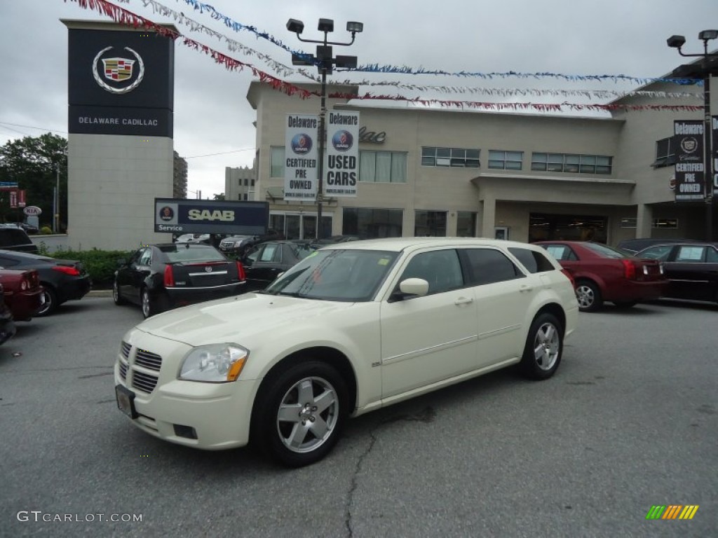 2005 Magnum SXT AWD - Cool Vanilla White / Dark Slate Gray/Medium Slate Gray photo #39