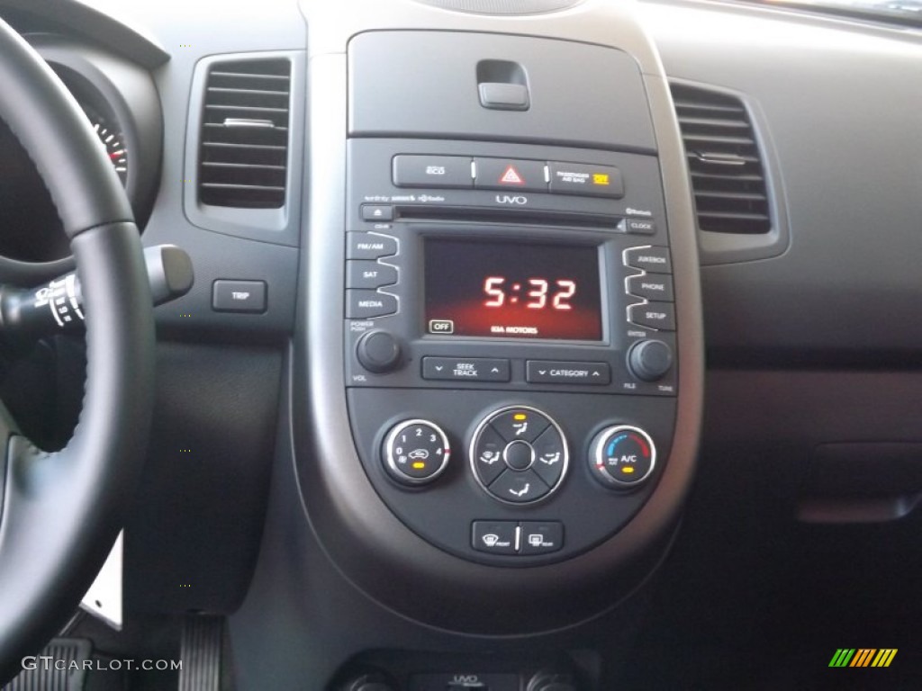 2013 Kia Soul + Controls Photo #68328362