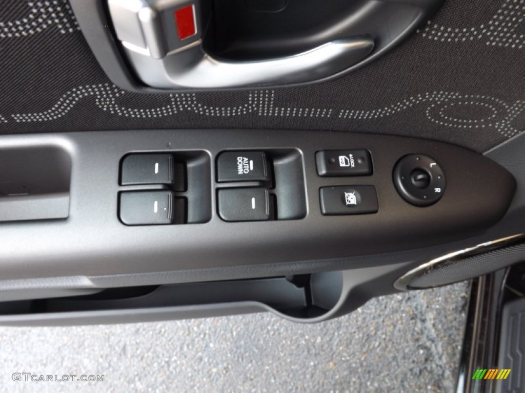 2013 Kia Soul + Controls Photo #68328398