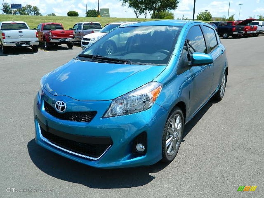 2012 Toyota Yaris SE 5 Door Exterior Photos