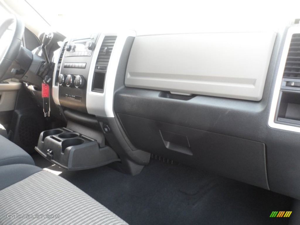 2011 Ram 1500 SLT Quad Cab - Bright White / Dark Slate Gray/Medium Graystone photo #26