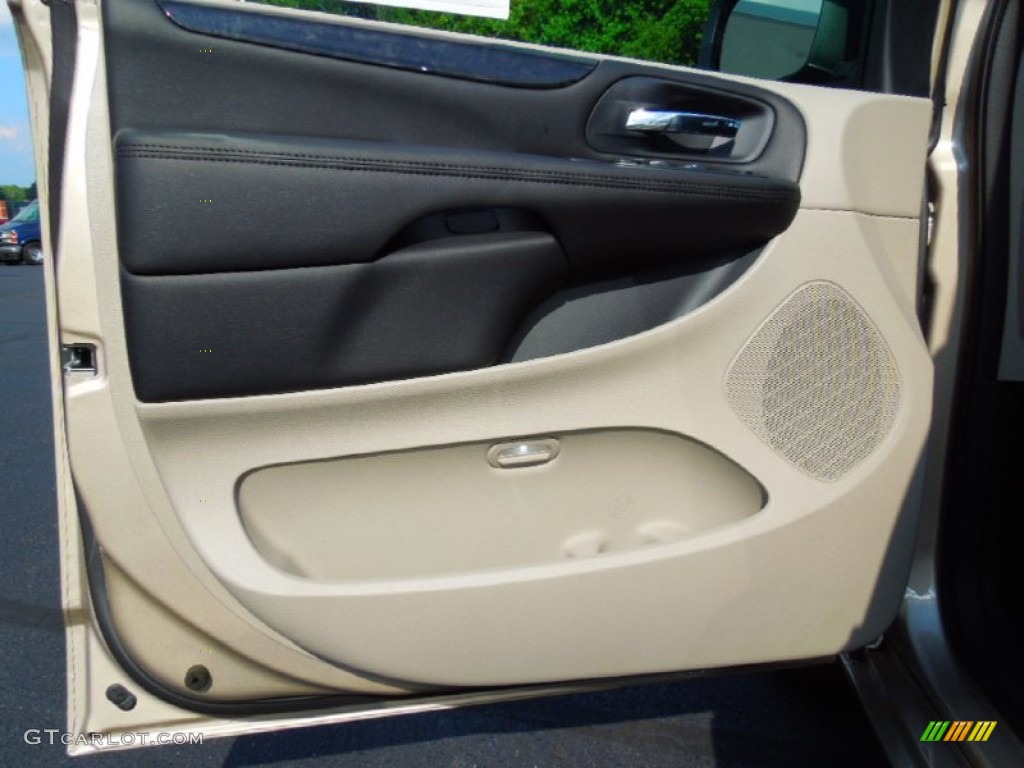 2012 Dodge Grand Caravan SXT Black/Light Graystone Door Panel Photo #68340291
