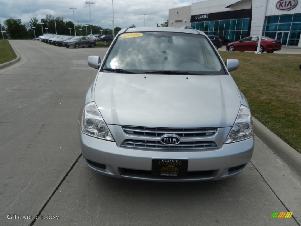 2010 Sedona LX - Clear Silver / Gray photo #8