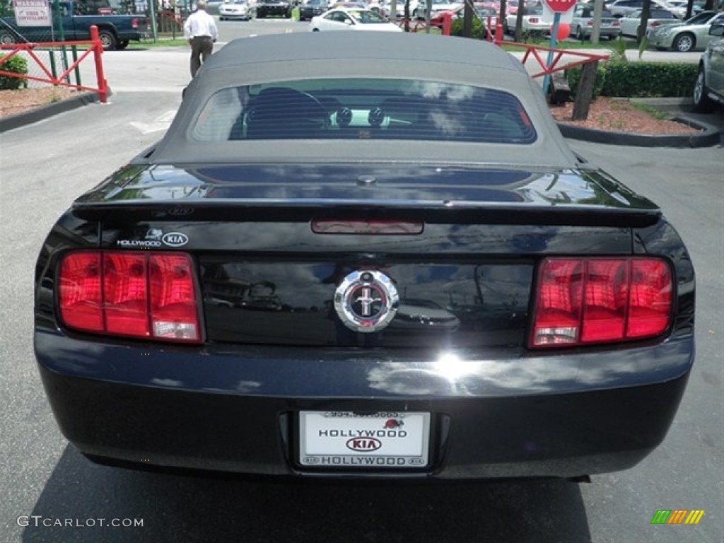 2009 Mustang V6 Convertible - Black / Light Graphite photo #16