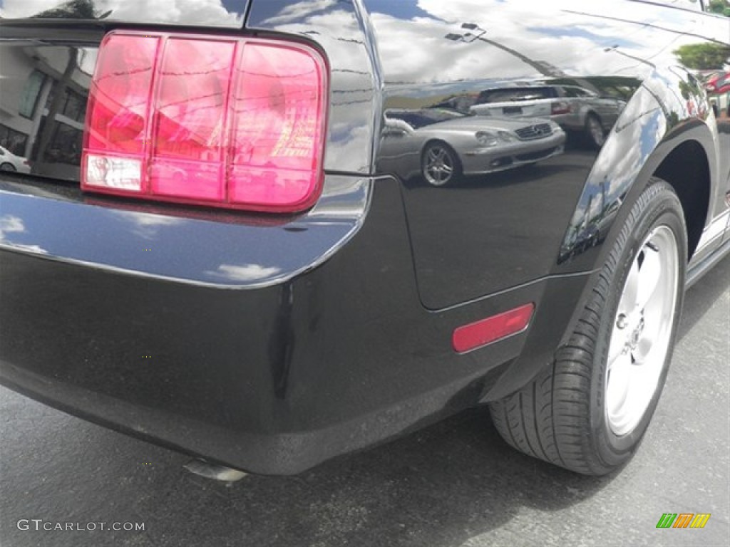 2009 Mustang V6 Convertible - Black / Light Graphite photo #18