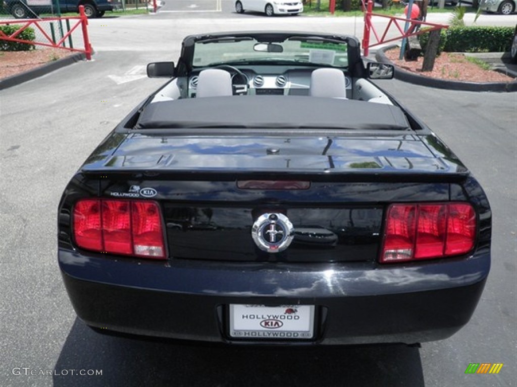 2009 Mustang V6 Convertible - Black / Light Graphite photo #28