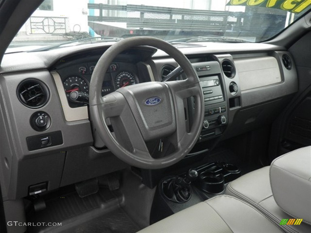 2010 F150 XL Regular Cab 4x4 - Oxford White / Medium Stone photo #22