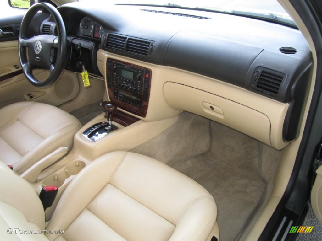 2004 Volkswagen Passat GLX 4Motion Wagon Beige Dashboard Photo #68360583