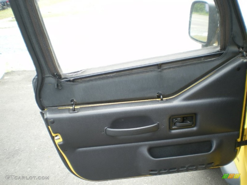 2004 Wrangler SE 4x4 - Solar Yellow / Dark Slate Gray photo #13