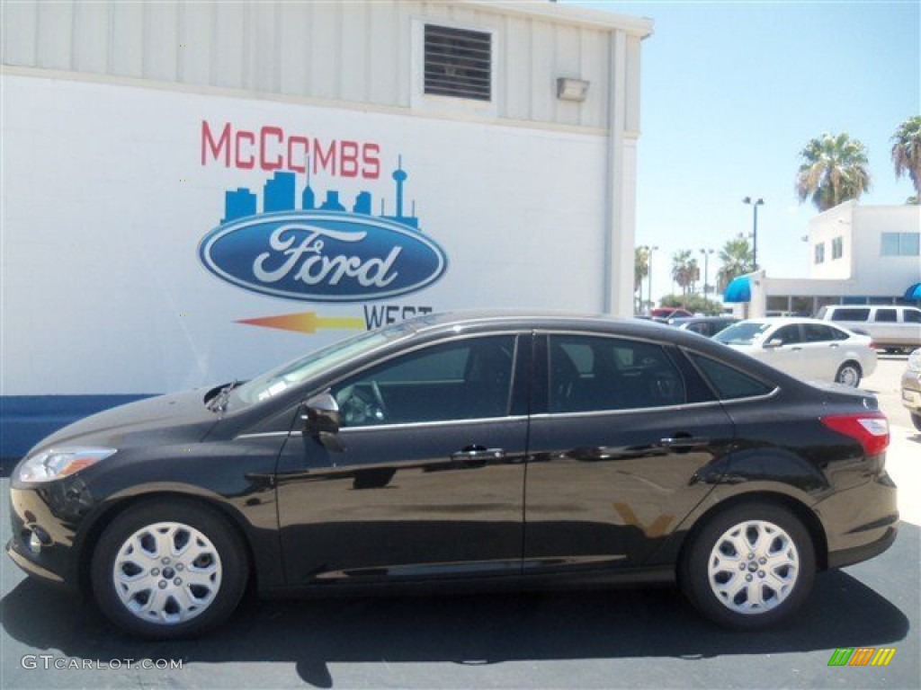 2012 Focus SE Sedan - Tuxedo Black Metallic / Charcoal Black photo #2