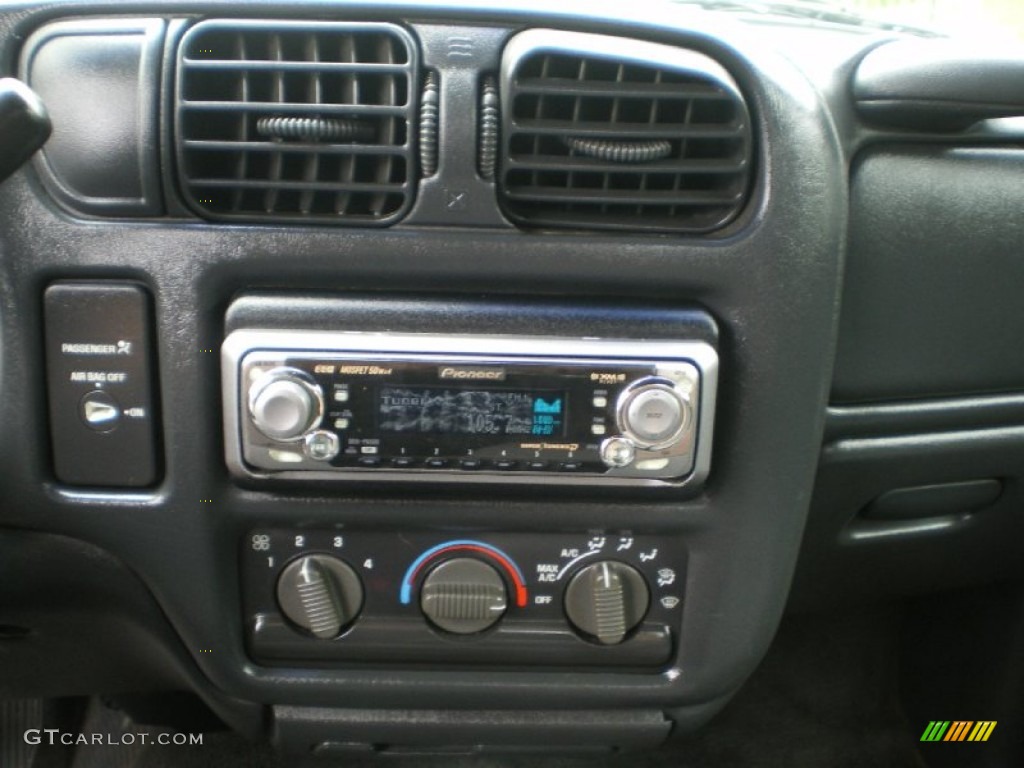 2000 S10 LS Extended Cab - Onyx Black / Graphite photo #19