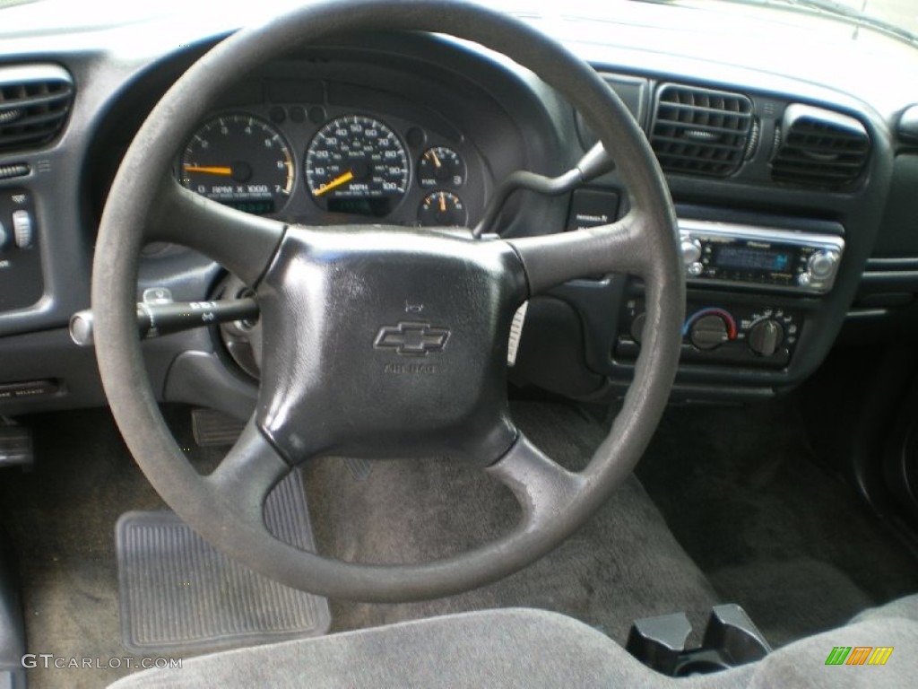 2000 Chevrolet S10 LS Extended Cab Graphite Steering Wheel Photo #68363815