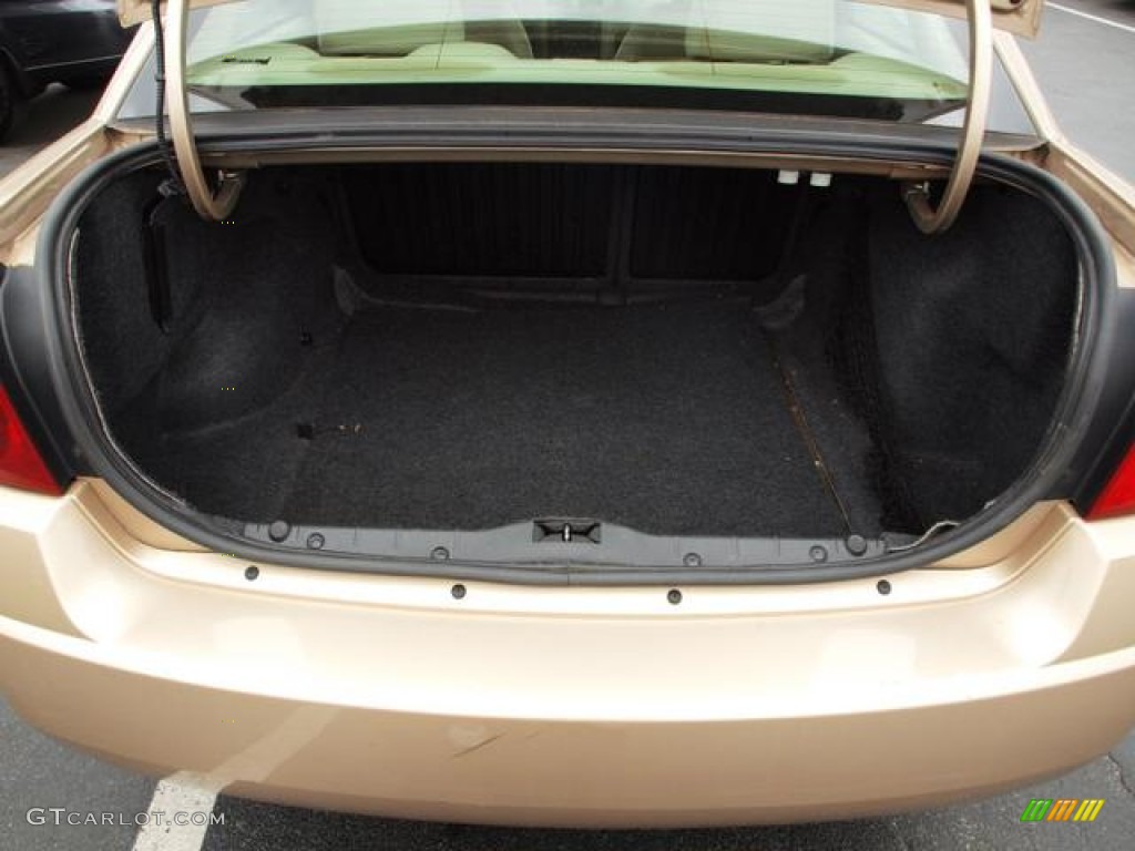 2005 Chevrolet Malibu Sedan Trunk Photos