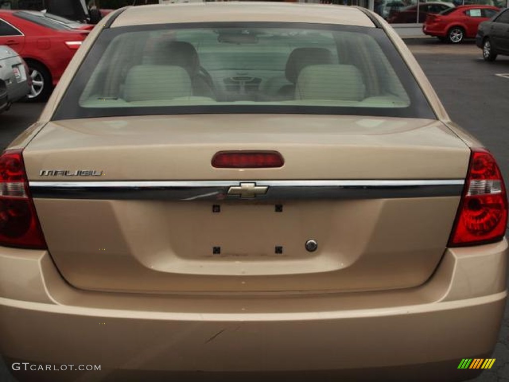 2005 Malibu Sedan - Light Driftwood Metallic / Neutral Beige photo #6